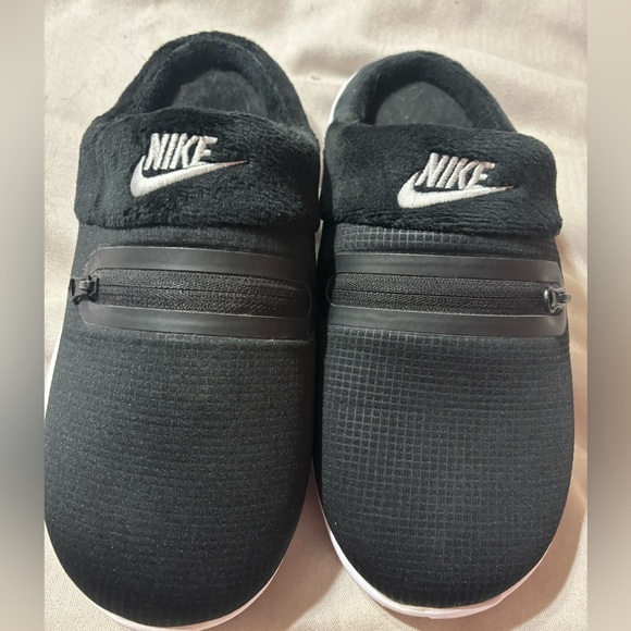 Nike Black Fleece-Lined Slip-Ons, size 7 - Picture 1 of 2